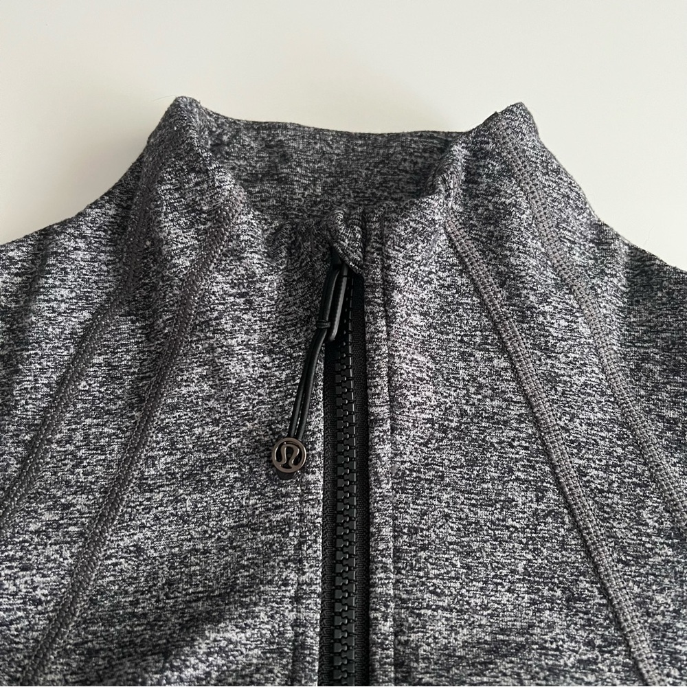 Lululemon define jacket, heather gray, size 6 - Picture 7 of 15